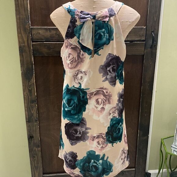 H&M. Beautiful Flower Dress. NWOT. - Picture 2 of 6